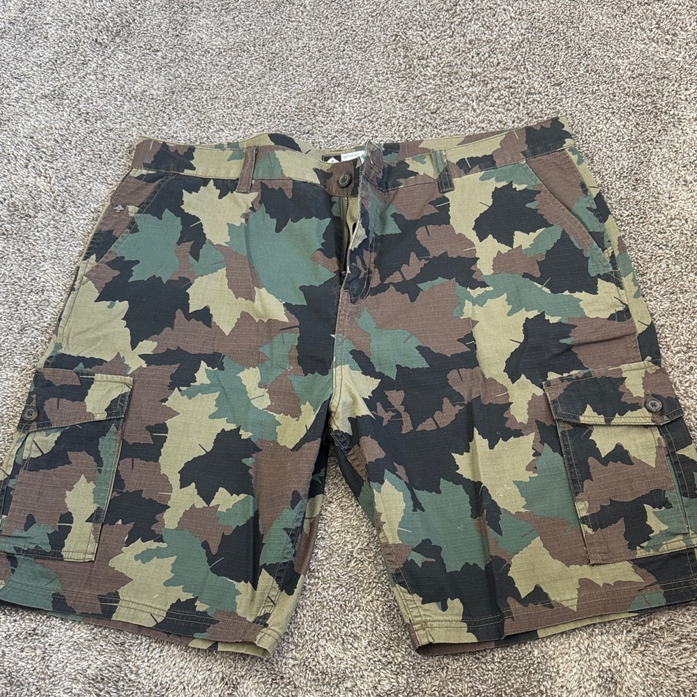 LRG Men's Green and Brown Camouflage Cargo Shorts